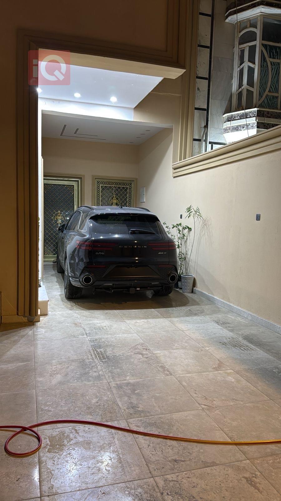 جێنسس GV70